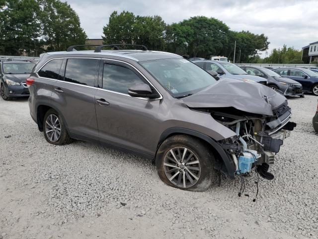 5TDJZRFH2KS935161 - 2019 TOYOTA HIGHLANDER SE GRAY photo 4