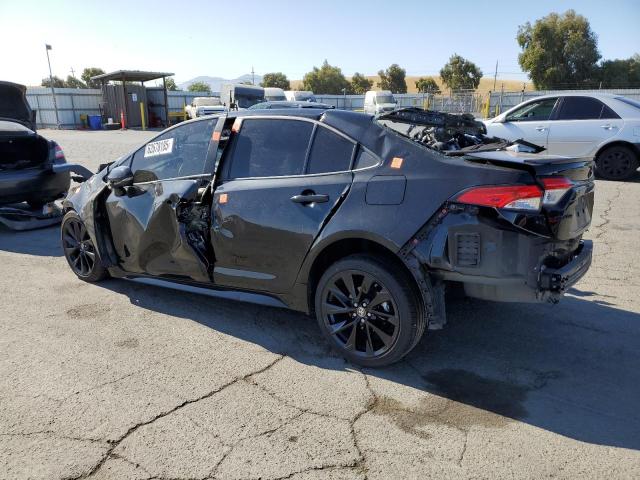 5YFS4MCE7NP106017 - 2022 TOYOTA COROLLA SE შავი ფოტო 2