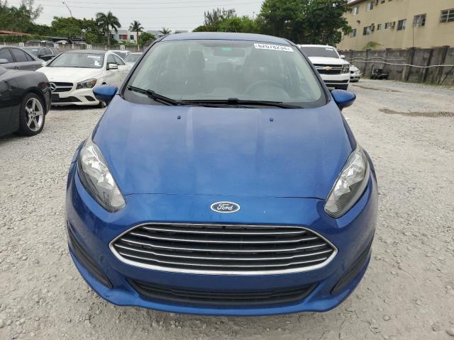 3FADP4BJ1JM145546 - 2018 FORD FIESTA SE BLUE photo 5