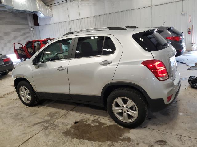 KL7CJPSB9KB812161 - 2019 CHEVROLET TRAX 1LT SILVER photo 2