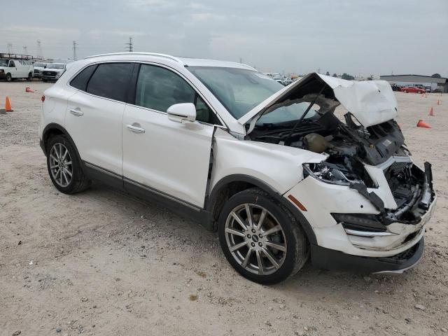 5LMCJ3C98KUL06843 - 2019 LINCOLN MKC RESERVE WHITE photo 4