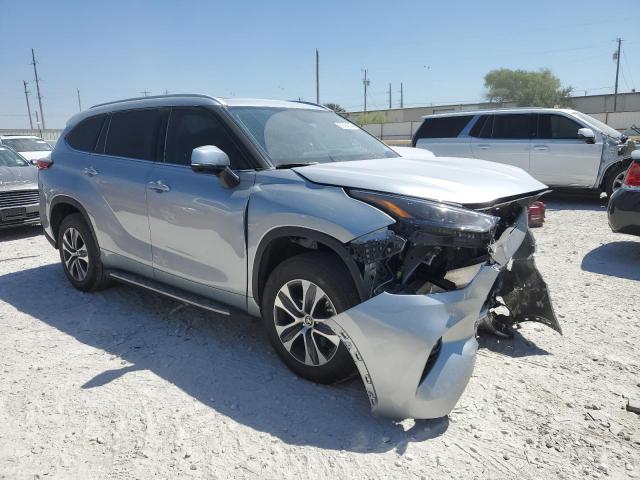 5TDGZRAH2NS545411 - 2022 TOYOTA HIGHLANDER XLE Արծաթագույն լուսանկար 4