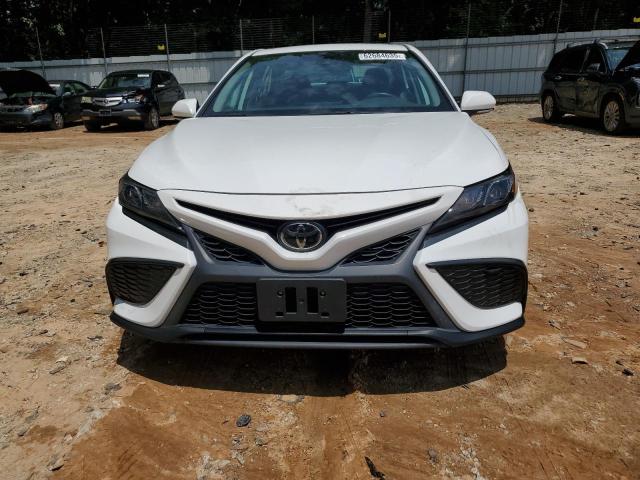4T1G11AK0PU769369 - 2023 TOYOTA CAMRY SE NIGHT SHADE WHITE photo 5