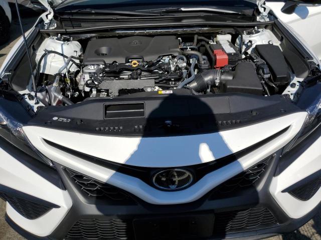 4T1G11AKXPU165165 - 2023 TOYOTA CAMRY SE NIGHT SHADE WHITE photo 11