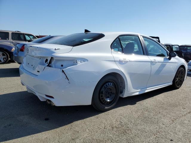 4T1G11AKXPU165165 - 2023 TOYOTA CAMRY SE NIGHT SHADE WHITE photo 3