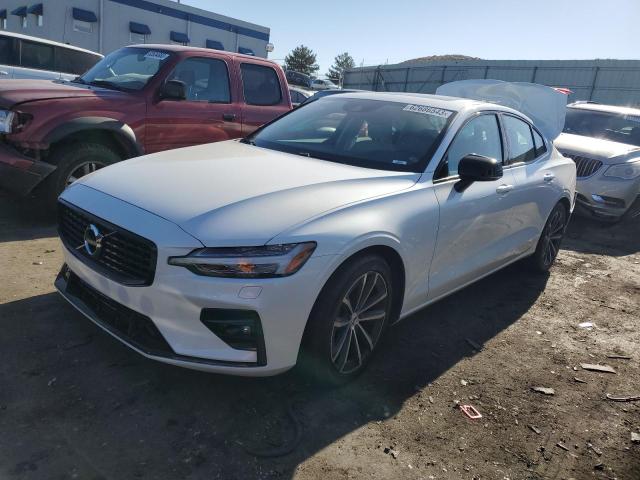 7JRL12TZ6NG162201 - 2022 VOLVO S60 B5 MOMENTUM WHITE photo 1