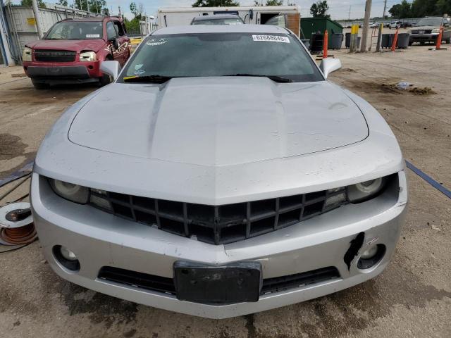 2G1FB1E32D9159264 - 2013 CHEVROLET CAMARO LT Сріблястий фото 5