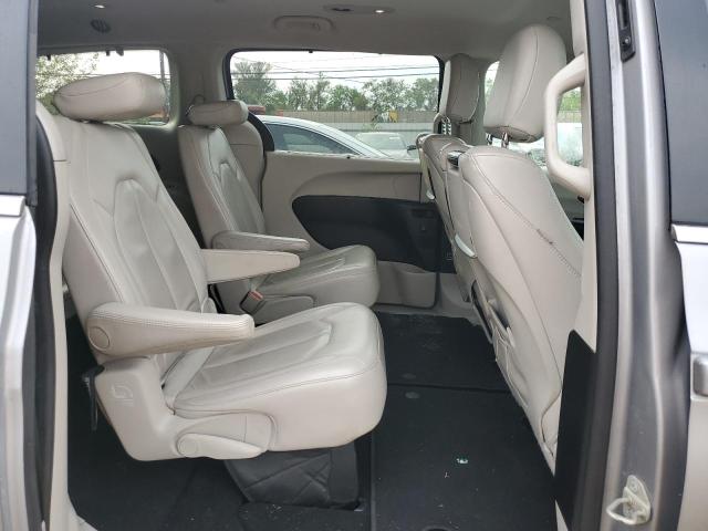 2C4RC1EG9JR247793 - 2018 CHRYSLER PACIFICA TOURING L PLUS SILVER photo 11
