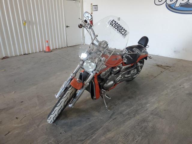 1HD1PMG155K975562 - 2005 HARLEY-DAVIDSON VRSCSE ORANGE photo 2