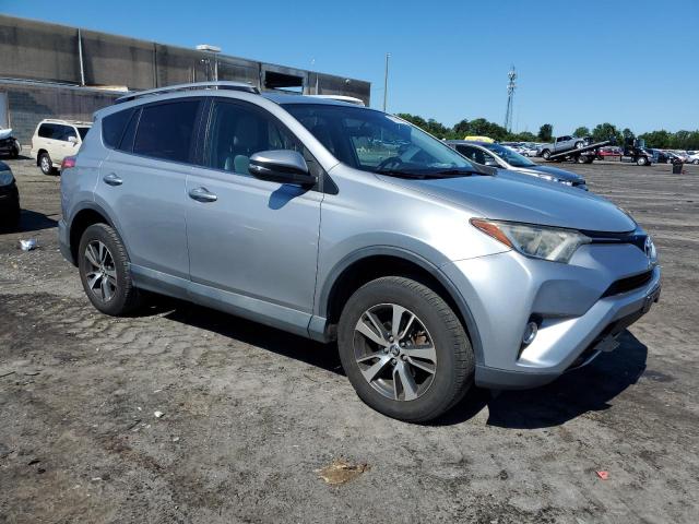 2T3RFREV8GW537901 - 2016 TOYOTA RAV4 XLE SILVER photo 4