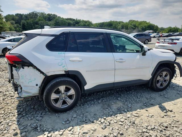 2T3P1RFV7NW250955 - 2022 TOYOTA RAV4 XLE WHITE photo 3