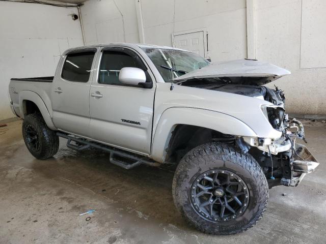 5TELU42N58Z509918 - 2008 TOYOTA TACOMA DOUBLE CAB 银色 照片 4