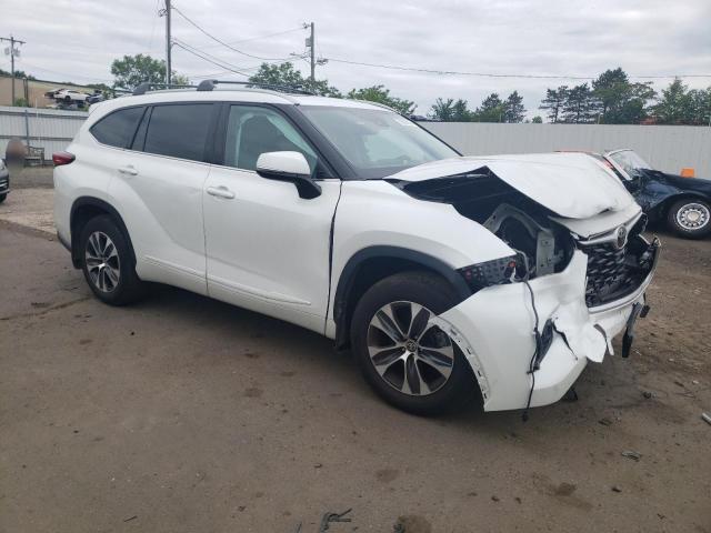 5TDGZRBH0NS589020 - 2022 TOYOTA HIGHLANDER XLE Սպիտակ լուսանկար 4