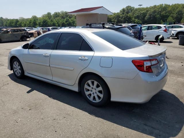 4T1BF1FK7EU372646 - 2014 TOYOTA CAMRY L Silber Foto 2