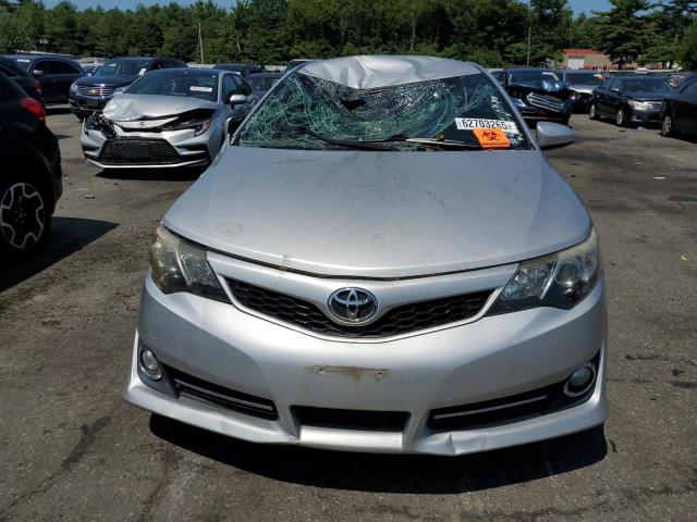 4T1BF1FK7EU372646 - 2014 TOYOTA CAMRY L Silber Foto 5