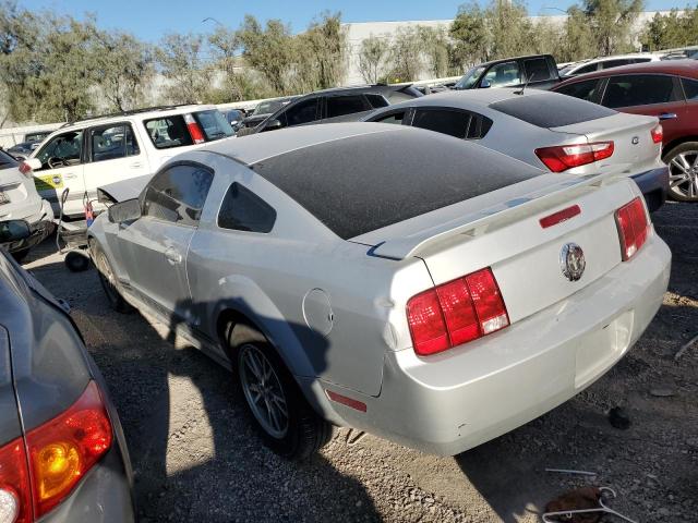 1ZVFT80NX55144397 - 2005 FORD MUSTANG SILVER photo 2