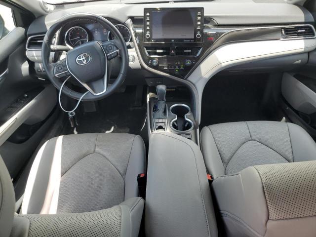 4T1FZ1AK3PU080902 - 2023 TOYOTA CAMRY XLE فضي صورة 8