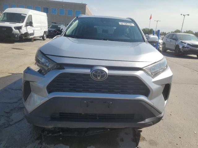 JTMG1RFV1KJ016482 - 2019 TOYOTA RAV4 LE Silber Foto 5