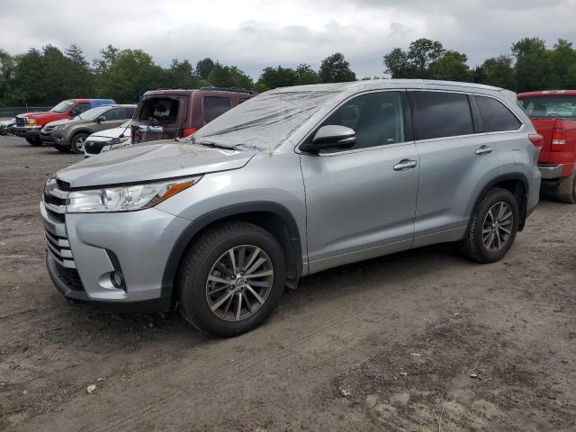 5TDJZRFH5JS532158 - 2018 TOYOTA HIGHLANDER SE SILVER photo 1