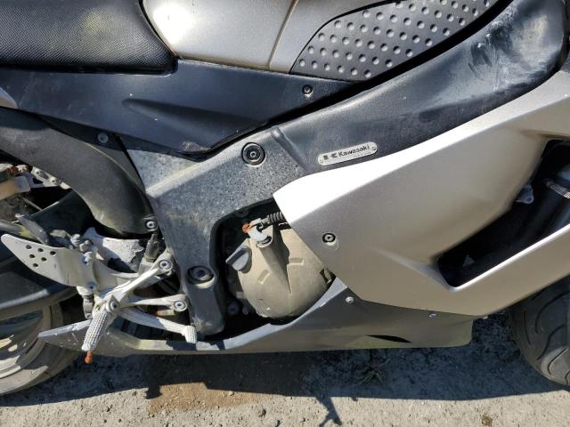 JKBZXJC165A013372 - 2005 KAWASAKI ZX636 C1 SILVER photo 7