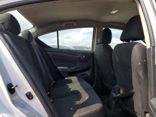 3N1CN7AP7JL877904 - 2018 NISSAN VERSA S Արծաթագույն լուսանկար 10