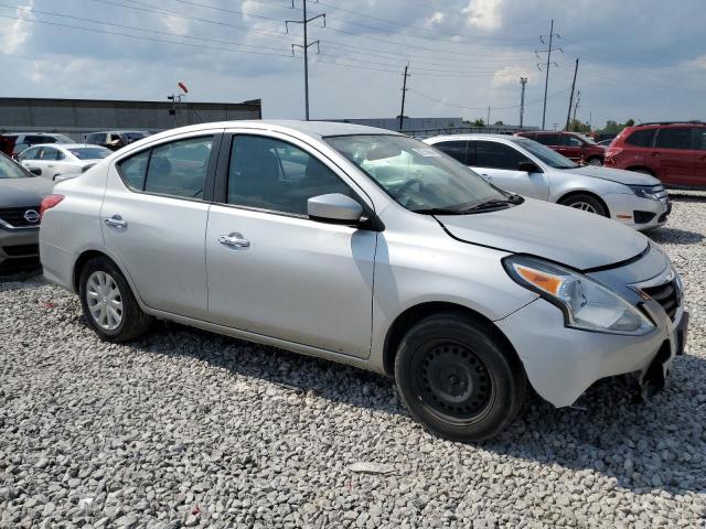 3N1CN7AP7JL877904 - 2018 NISSAN VERSA S SILVER photo 4