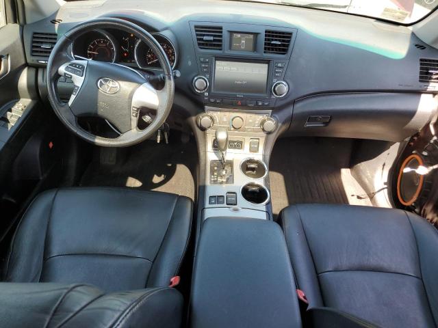 5TDBK3EH4BS073035 - 2011 TOYOTA HIGHLANDER BASE Каштановый фото 8