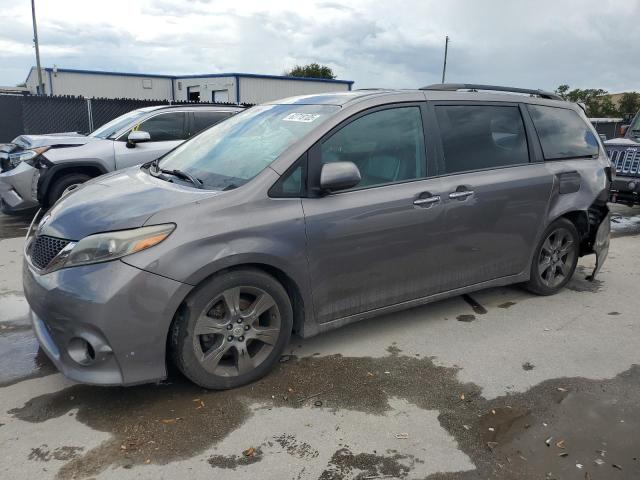 2016 TOYOTA SIENNA SE, null