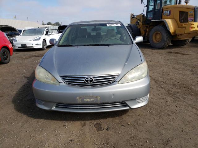 4T1BE32KX5U982979 - 2005 TOYOTA CAMRY LE TAN photo 5