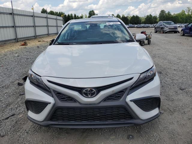 4T1T11AK9RU217354 - 2024 TOYOTA CAMRY SE NIGHT SHADE WHITE photo 5