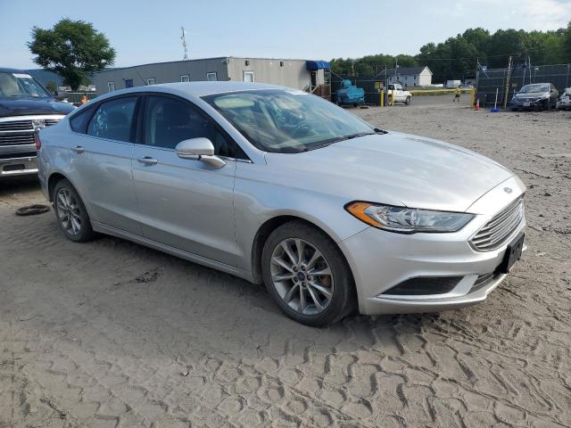 3FA6P0H7XHR394339 - 2017 FORD FUSION SE SILVER photo 4