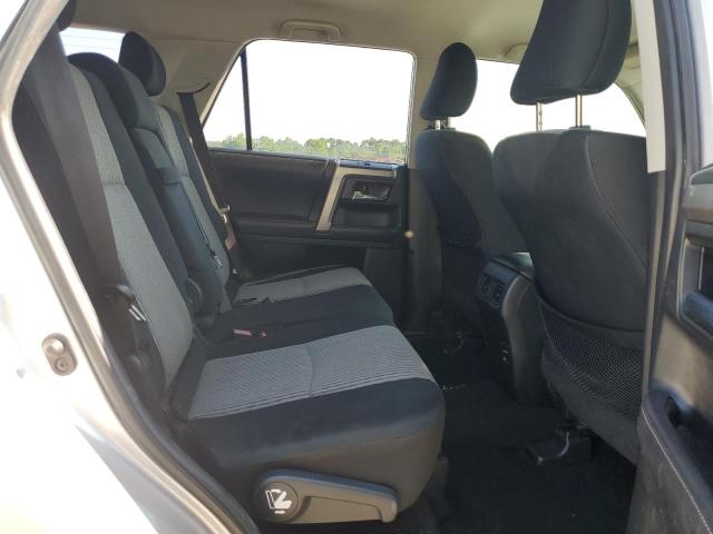JTEZU5JR4J5179133 - 2018 TOYOTA 4RUNNER SR5 SILVER photo 11