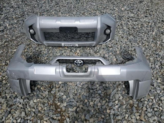JTEZU5JR4J5179133 - 2018 TOYOTA 4RUNNER SR5 SILVER photo 13
