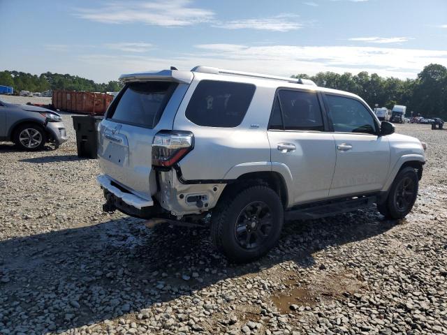 JTEZU5JR4J5179133 - 2018 TOYOTA 4RUNNER SR5 SILVER photo 3