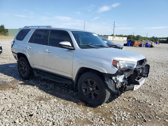 JTEZU5JR4J5179133 - 2018 TOYOTA 4RUNNER SR5 SILVER photo 4