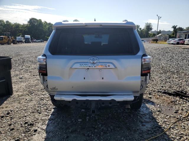 JTEZU5JR4J5179133 - 2018 TOYOTA 4RUNNER SR5 SILVER photo 6