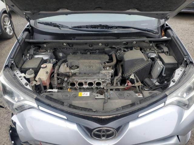 JTMBFREV3JJ206523 - 2018 TOYOTA RAV4 LE ვერცხლისფერი ფოტო 12