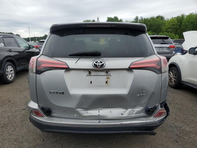 JTMBFREV3JJ206523 - 2018 TOYOTA RAV4 LE ვერცხლისფერი ფოტო 6
