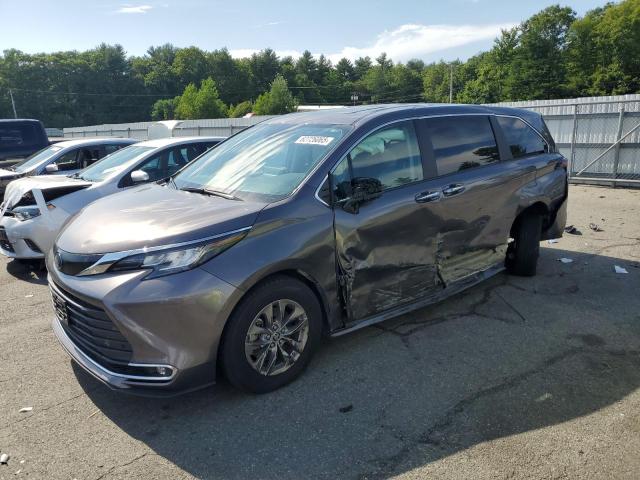 2022 TOYOTA SIENNA XLE, 