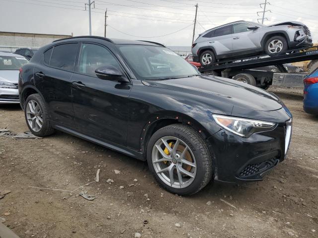 ZASFAKPN1J7B91786 - 2018 ALFA ROMEO STELVIO SPORT أسود صورة 4