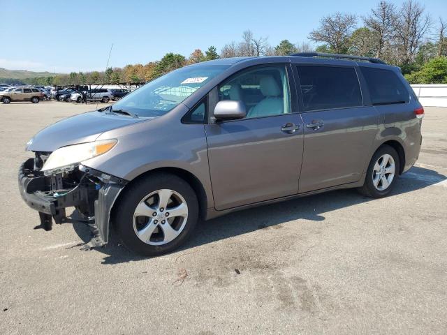 2011 TOYOTA SIENNA LE, 