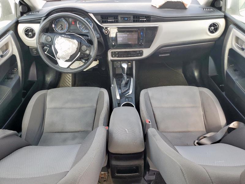 5YFBURHE9JP754314 - 2018 TOYOTA COROLLA L SILVER photo 8