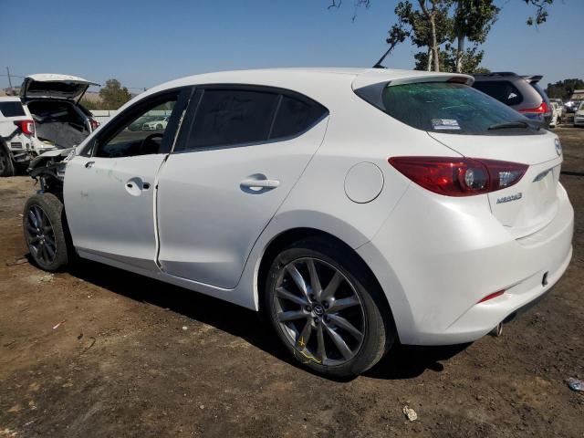 3MZBN1L35JM164832 - 2018 MAZDA 3 TOURING WHITE photo 2