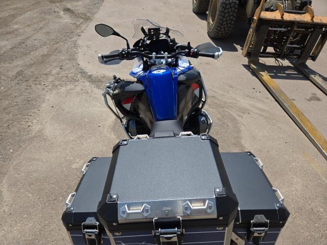 WB10M1307R6J54976 - 2024 BMW R 1250 GS ADVENTURE BLUE photo 6