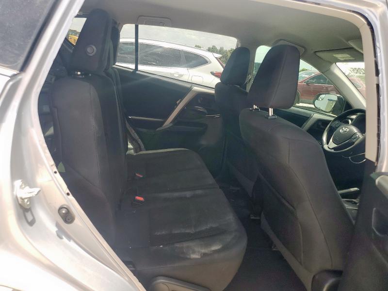 2T3ZFREV7JW421466 - 2018 TOYOTA RAV4 LE SILVER photo 11