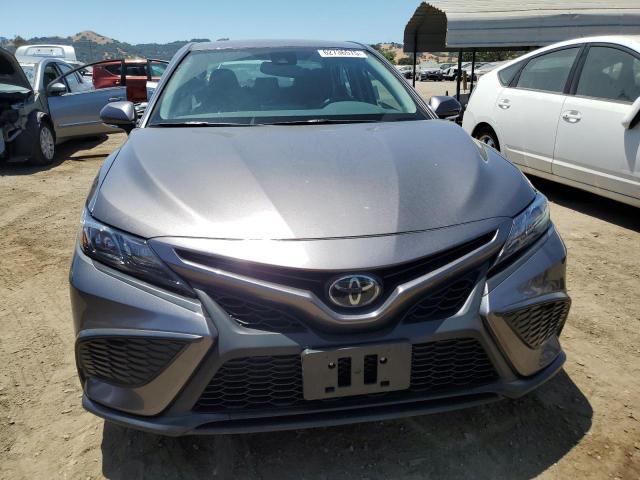 4T1T11AKXRU858710 - 2024 TOYOTA CAMRY SE NIGHT SHADE CHARCOAL photo 5