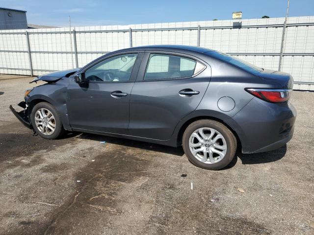 3MYDLBYV7JY316492 - 2018 TOYOTA YARIS IA 灰色 照片 2