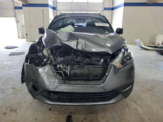 3N1CP5CU9JL540152 - 2018 NISSAN KICKS S GRAY photo 5