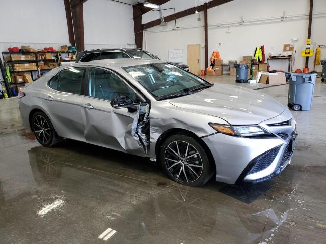4T1G11AK5PU811325 - 2023 TOYOTA CAMRY SE NIGHT SHADE SILVER photo 4