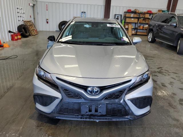 4T1G11AK5PU811325 - 2023 TOYOTA CAMRY SE NIGHT SHADE SILVER photo 5